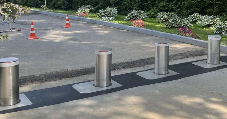 Защита от тарана: как болларды спасают здания и пешеходов